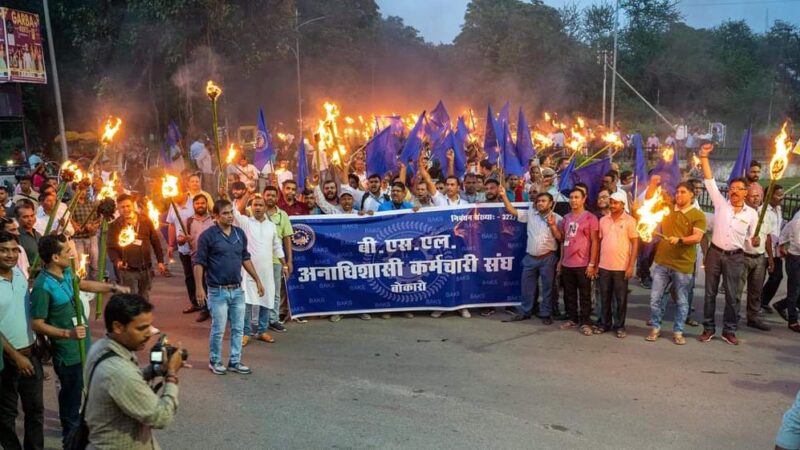 जिन हाथों को स्टील निर्माण करना आता है, उन्हें अपने श्रम का दाम लेना भी आता है: हरि ओम