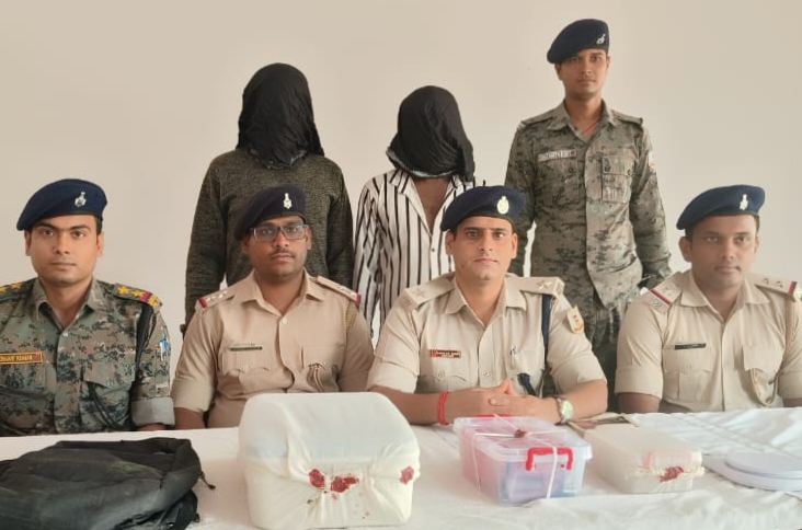 गुप्त सूचना पर पुलिस ने एक किलो गांजा सहित दो को गिरफ्तार किया 