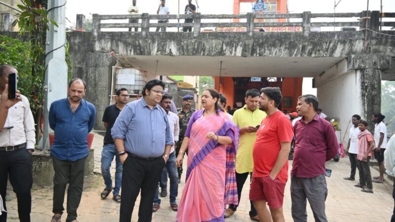 छठ घाट पहुंच कर बोकारो विधायक ने किया निरीक्षण