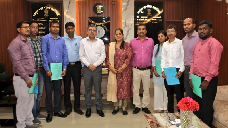 उपायुक्त ने मनरेगा के तहत 7 अभ्यर्थियों को सौंपा नियुक्ति पत्र