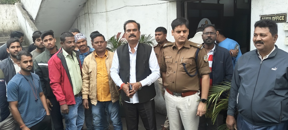 पाटिल फैक्ट्री में ऊपर से गिरकर मौत, 14 लाख मुआवजा मिला