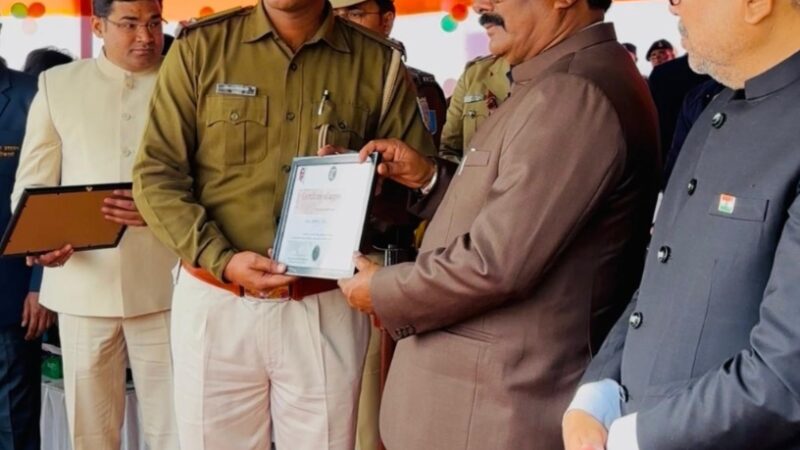 यातायात विभाग में बेहतर प्रदर्शन के लिए दो एएसआई सहित जिले के बहादुर बच्चों को मिला सम्मान