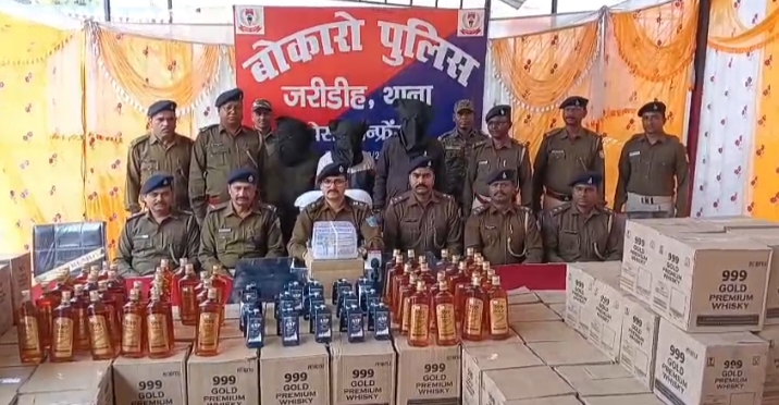 नगद 8 लाख सहित 433 अवैध विदेशी शराब की पेटी के साथ चार वाहन जब्त