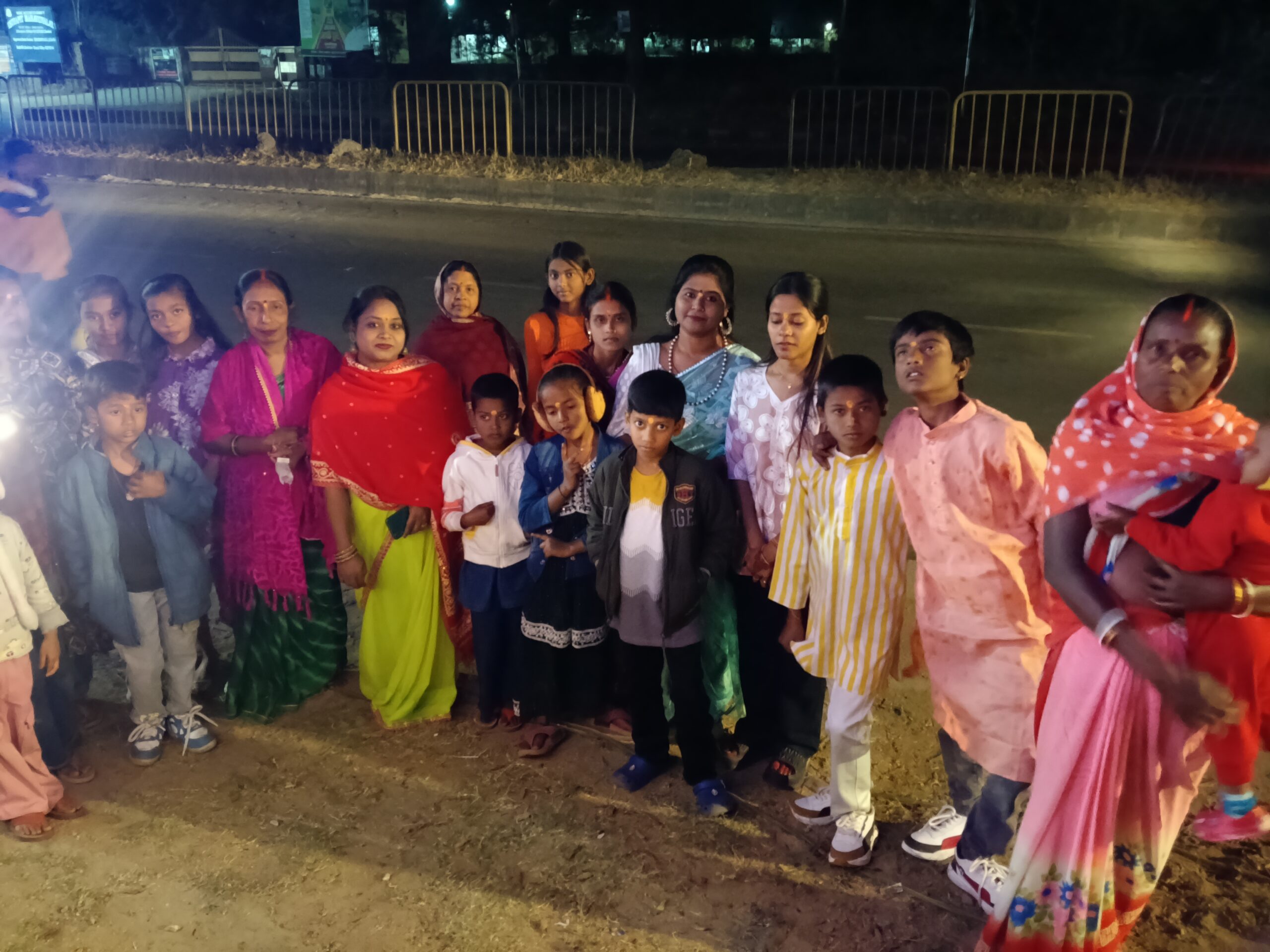 महाशिवरात्रि पर बारात के बाद महाप्रसाद के लिए लगा भंडारा