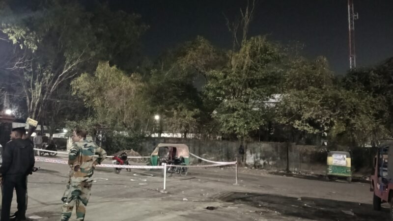 बोकारो रेलवे स्टेशन के ट्रेकर स्टैंड में गोलीमार युवक की हत्या