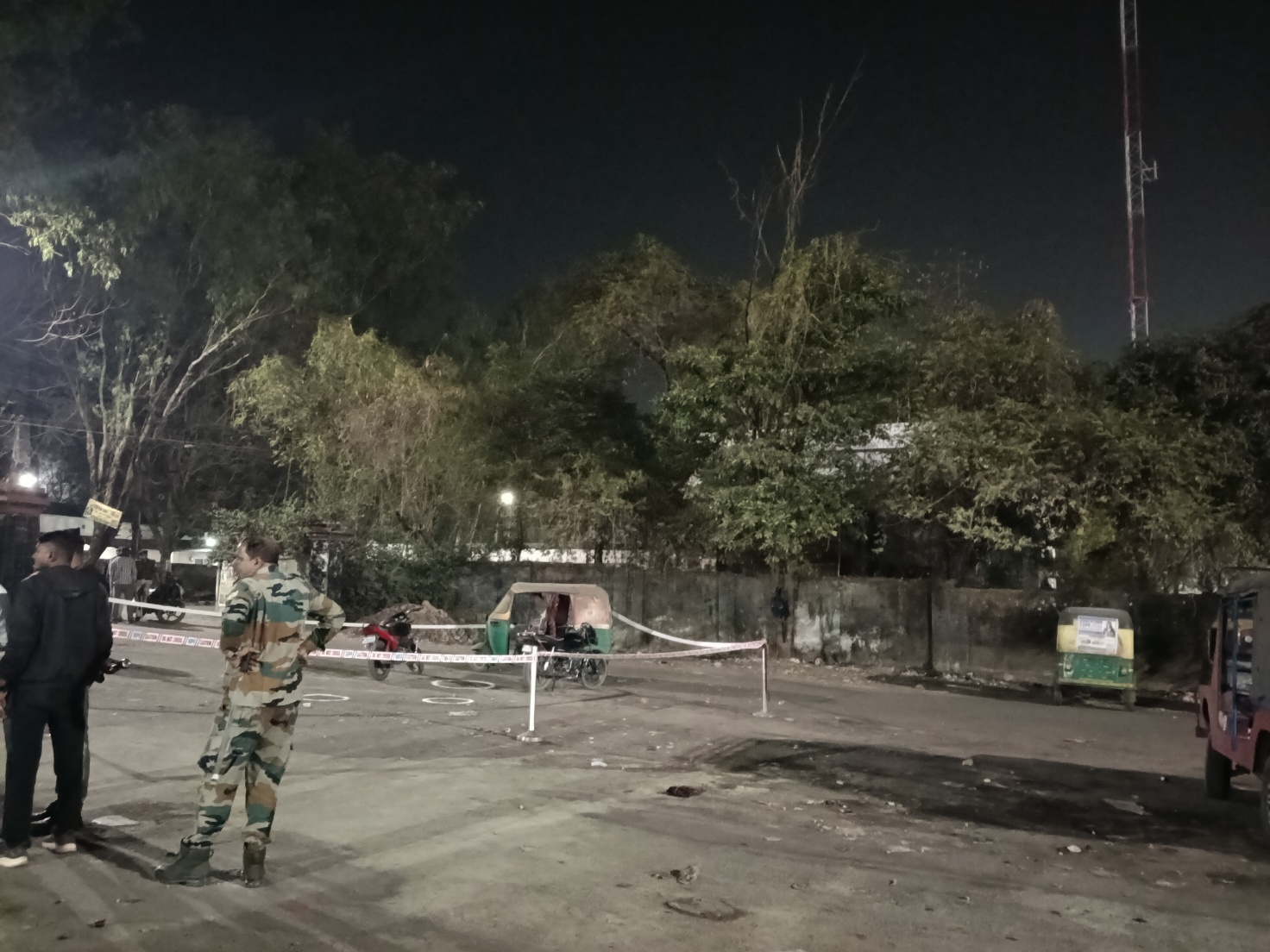 बोकारो रेलवे स्टेशन के ट्रेकर स्टैंड में गोलीमार युवक की हत्या