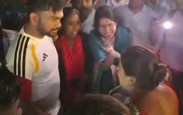 पुष्पा हत्याकांड को लेकर कैंडल मार्च विधायक जयराम महतो के इंट्री पर विरोध और हंगामा