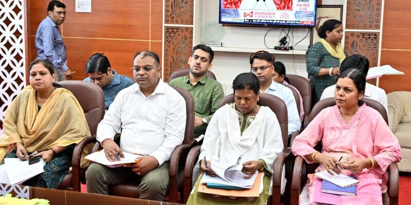 102 बंद पड़े आंगनबाड़ी केंद्रों को विद्यालयों में शिफ्ट करने (को-लोकेशन) का सर्वे कार्य सप्ताह भर में पूर्ण करें -डीडीसी