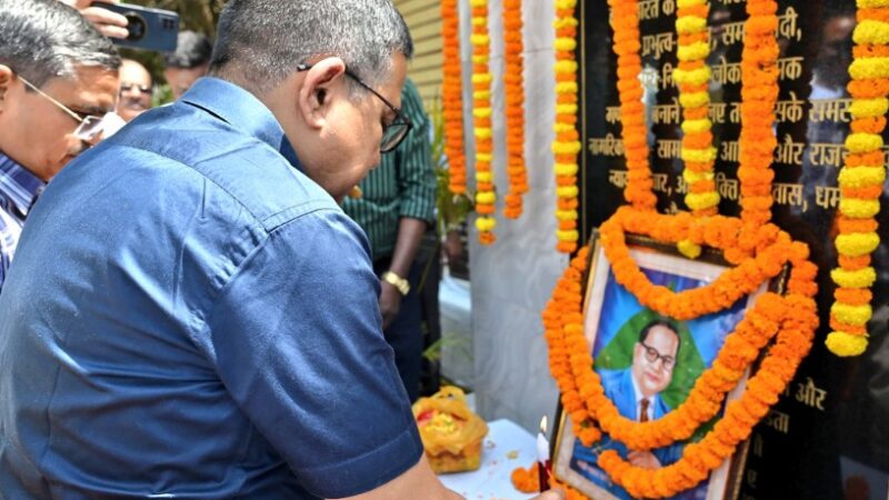 बोकारो बार एसोसिएशन में अंबेडकर जयंती पर शामिल हुए डीसी