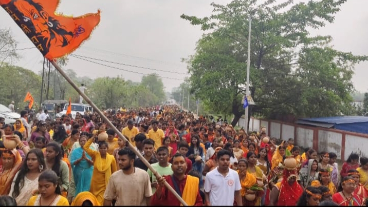 5 दिवसीय हनुमत महायज्ञ को ले 1100 कलश के साथ निकली यात्रा, जयकारे से गूंजा बालीडीह 