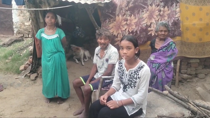 स्कूल फीस जमा नहीं कर सकी प्रिया को स्कूल ने नहीं मिला नामांकन डीसी ने लिया संज्ञान 