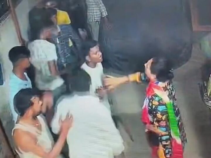 चास में विवाद के बाद घर में घुसकर मारपीट का आरोप