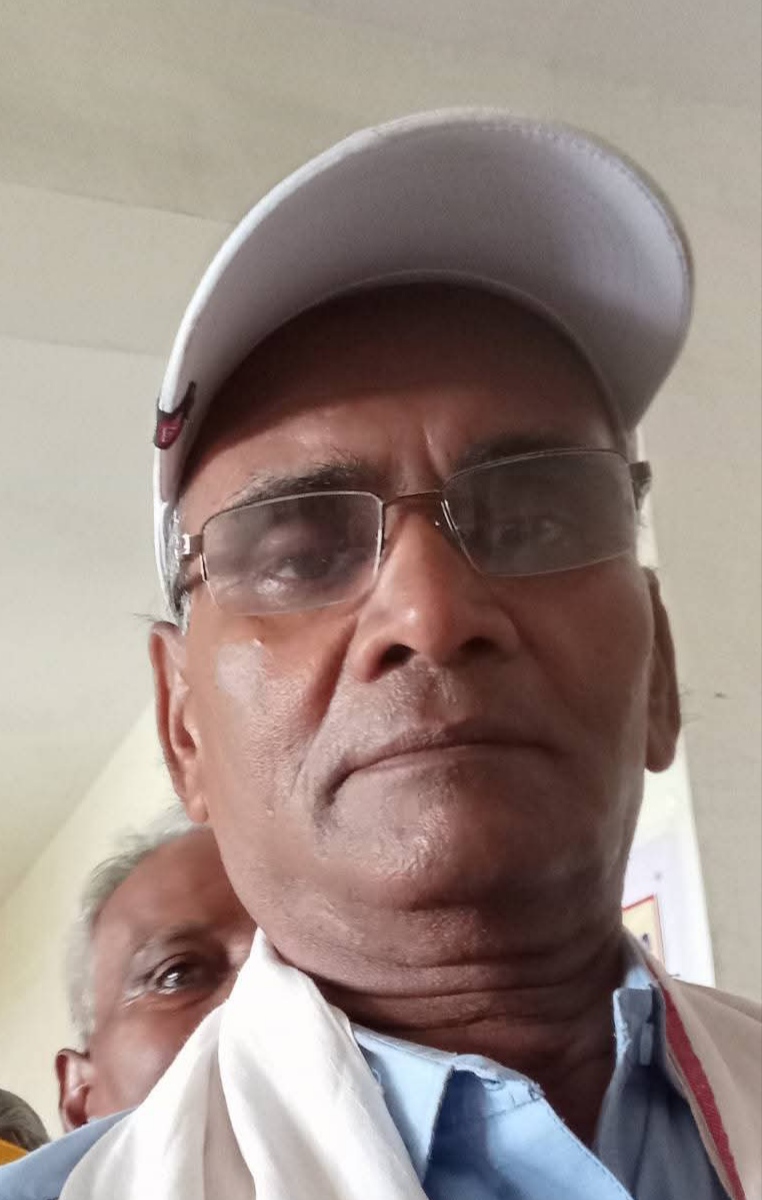 पैसे की तंगी के कारण बिना इलाज सीएमसी वेल्लोर से लौटने को मजबूर हुए खोरठा के साहित्यकार कवि सह कलाकार ‘सुकुमार’