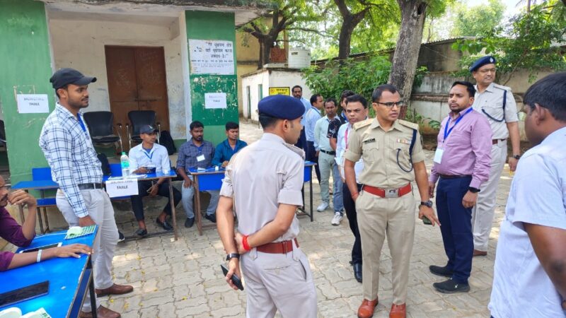 एसपी ने NEET परीक्षा केंद्रों का लिया जायजा 