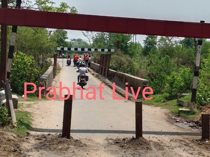 रेलवे की बैरिकेडिंग से बंद हुआ वैकल्पिक रास्ता, जाम के दौरान लोगों की बढ़ेगी परेशानी
