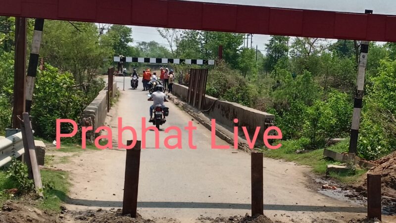रेलवे की बैरिकेडिंग से बंद हुआ वैकल्पिक रास्ता, जाम के दौरान लोगों की बढ़ेगी परेशानी