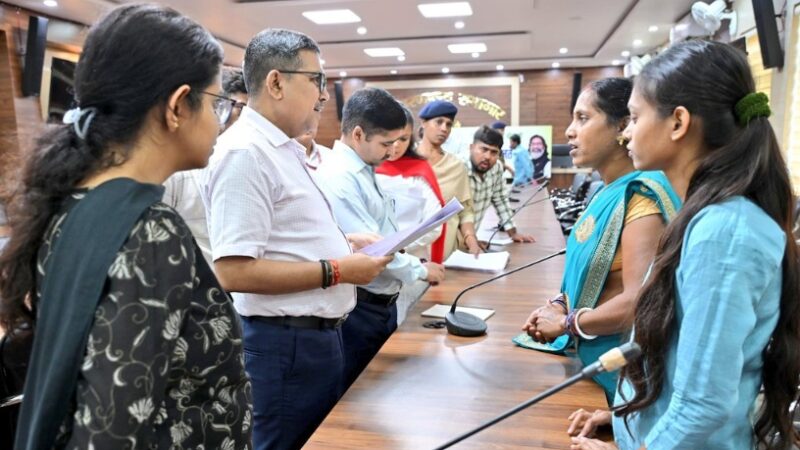 जनता दरबार में उमड़े लोग ने त्वरित निष्पादन का निर्देश दिया
