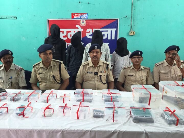 बेरमो में सीसीएल क्वार्टर से अवैध हथियार बनाने का अड्डा पकड़ा गया, चार गिरफ्तार