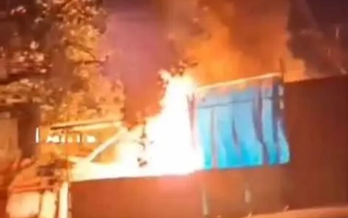 सेक्टर 12 क्षेत्र में अवैध पेट्रोल-डीजल गोदाम में लगी आग, घंटों मशक्कत के बाद पाया काबू 