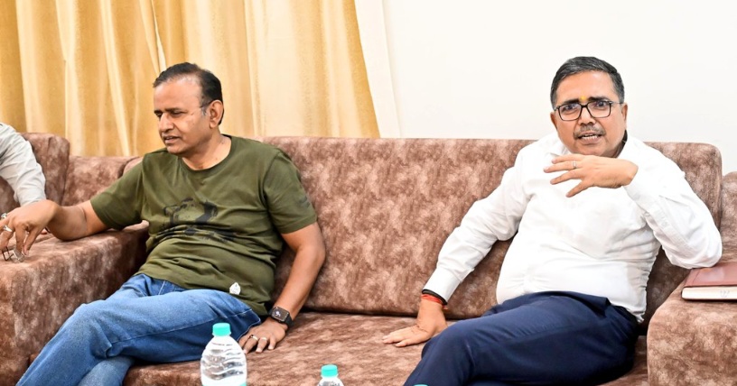 जिला प्रशासन द्वारा हाथी प्रभावित क्षेत्रों में मधुमक्खी पालन, सोलर लाइट एवं हाई मास्क लाइट अधिष्ठापन की दी गई जानकारी