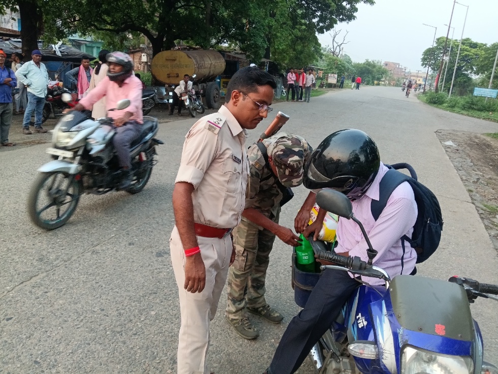 बालीडीह मोड़ पर पुलिस ने चलाया वाहन जांच अभियान 