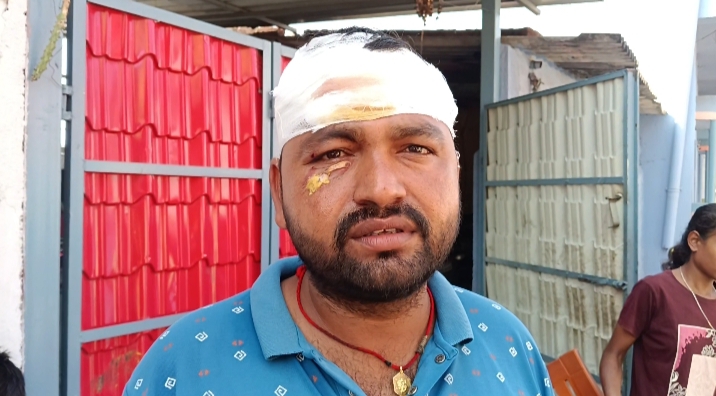 जरीडीह थाना क्षेत्र में दो हमलावरों ने वार्ड सदस्य पर चाकू से किया जानलेवा हमला