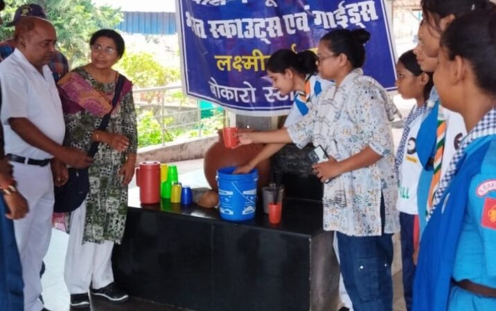 स्काउट एंड गाइड के केडर हर डब्बे के यात्रियों तक पहुंचाएंगे पानी