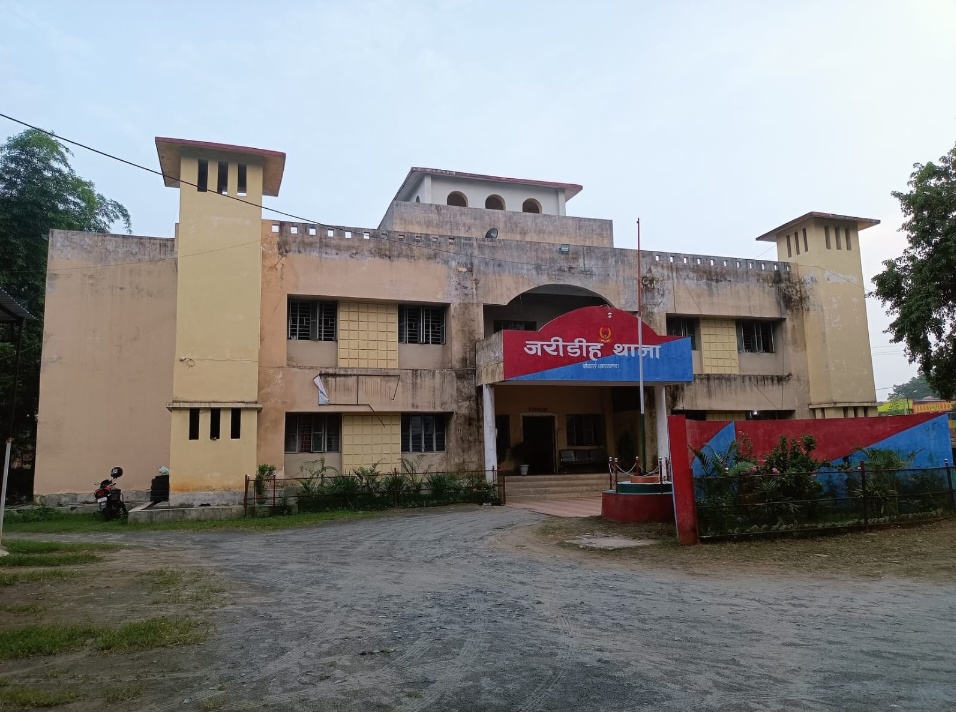 जरीडीह में दिनदहाड़े फायरिंग, एक घायल, जिंदा कारतूस के साथ देशी पिस्टल बरामद 
