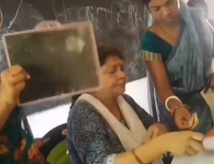सत्यापन के नाम पर अवैध वसूली का वीडियो वायरल, प्रशासन पर उठे सवाल — जांच की मांग तेज