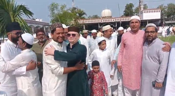 बकरीद की नमाज अदा कर अमन-चैन व तरक्की की दुआ मांगी 