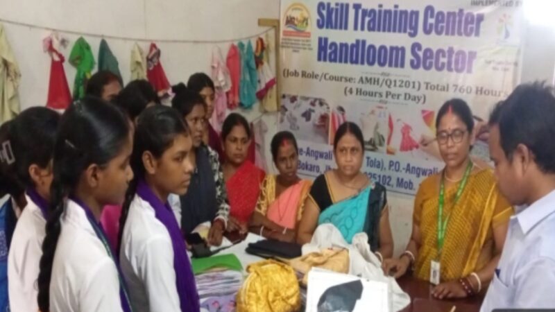 बीडीओ ने सिलाई/कढ़ाई प्रशिक्षण केंद्र का किया निरीक्षण