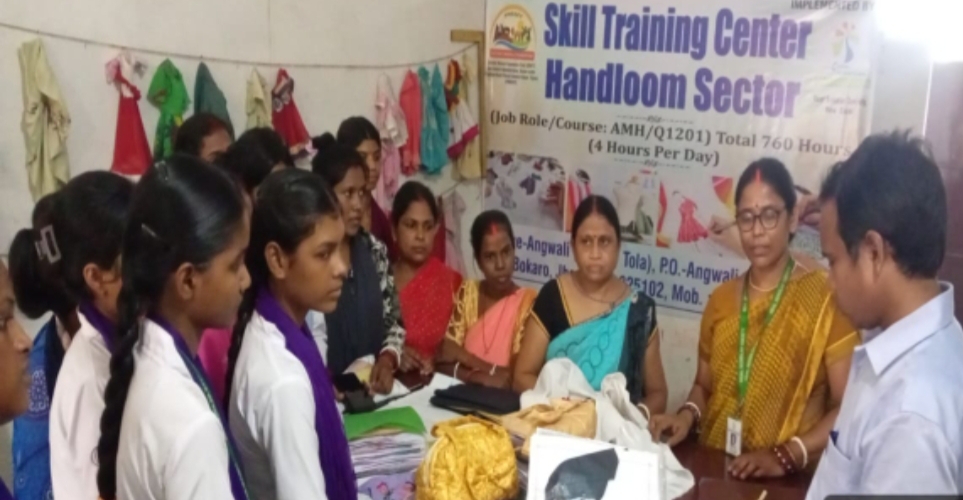 बीडीओ ने सिलाई/कढ़ाई प्रशिक्षण केंद्र का किया निरीक्षण