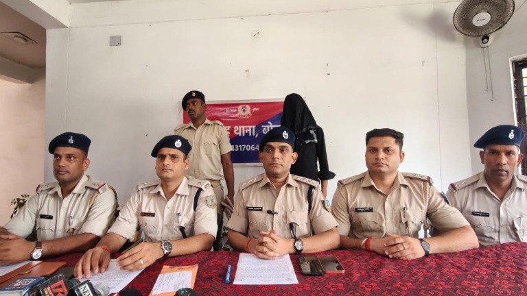 बोकारो औधोगिक क्षेत्र में निर्माणाधीन BMW प्लांट से रंगदारी मांगने वाला प्रिंस खान का गुर्गा पुलिस के हत्थे चढ़ा