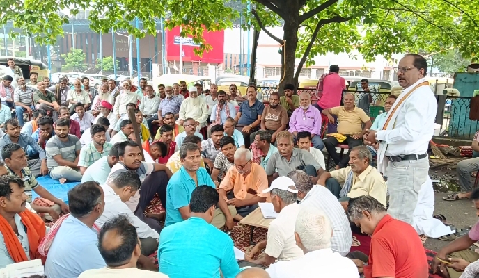 ओटो चालक संघ ने ऑनलाइन चल रही बाइक सेवाओं का किया विरोध