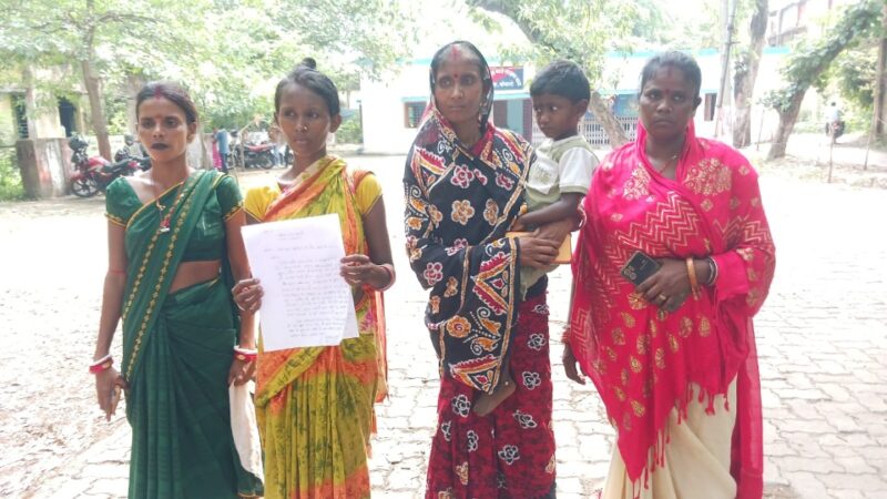 पति की मारपीट से त्रस्त महिला ने प्रशासन से लगाई गुहार