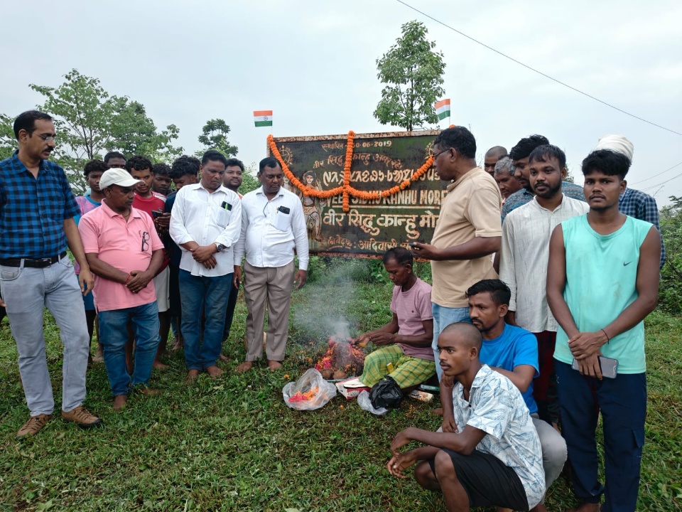 सतनपुर में श्रद्धांजलि सभा, जल-जंगल-जमीन व आदिवासी अस्मिता की रक्षा का लिया संकल्प