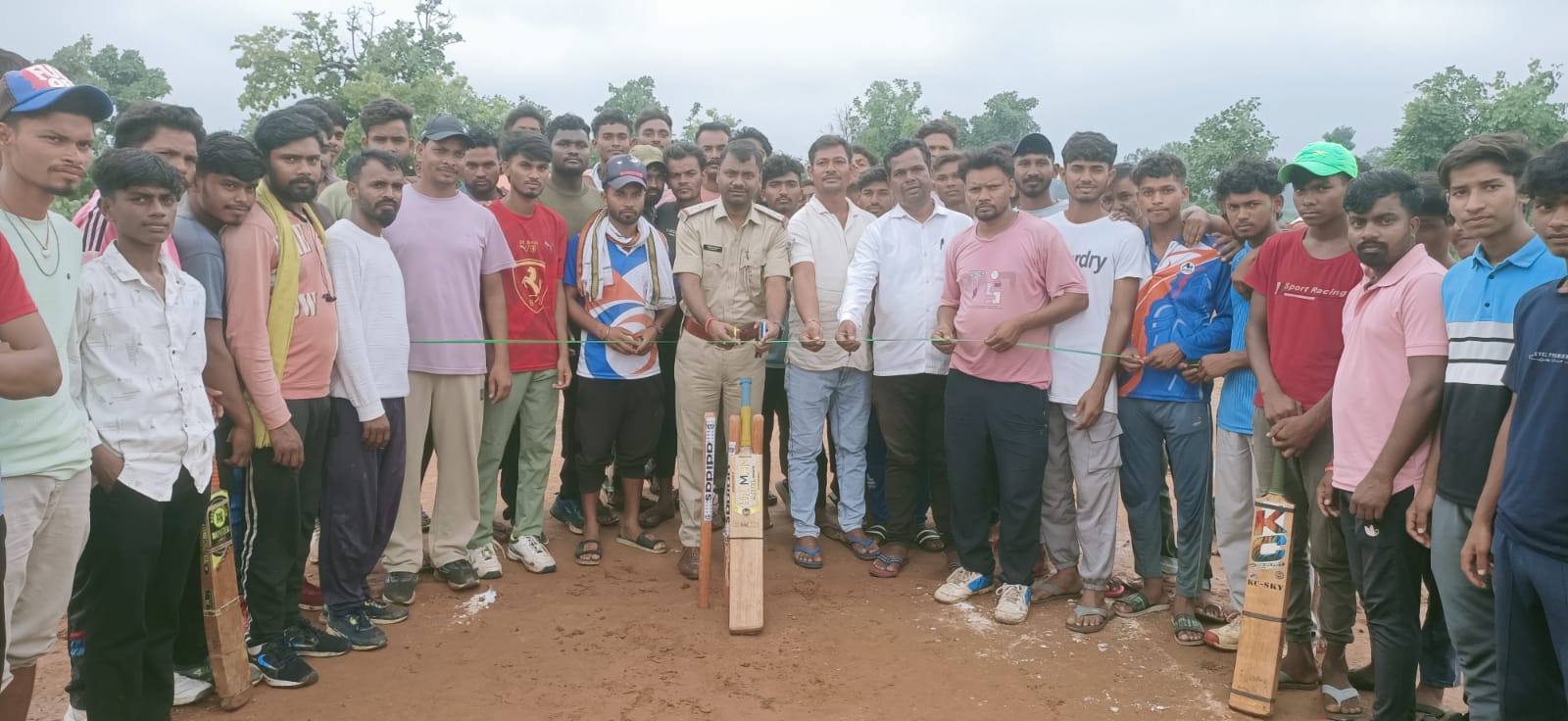 ग्रामीण खिलाड़ी भी क्रिकेट में ना सकते हैं बेहतर कैरियर : कसमार थाना प्रभारी