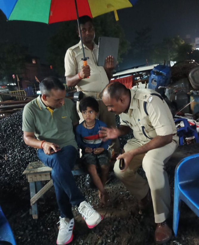 अपने ही घर में बक्सा के पीछे रजाई में छिपी थी 6 वर्ष की राधा