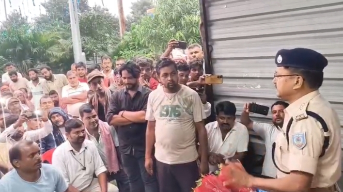 ऑटो व टोटो चालकों को यातायात नियम पालन करने को लेकर सख्त संदेश