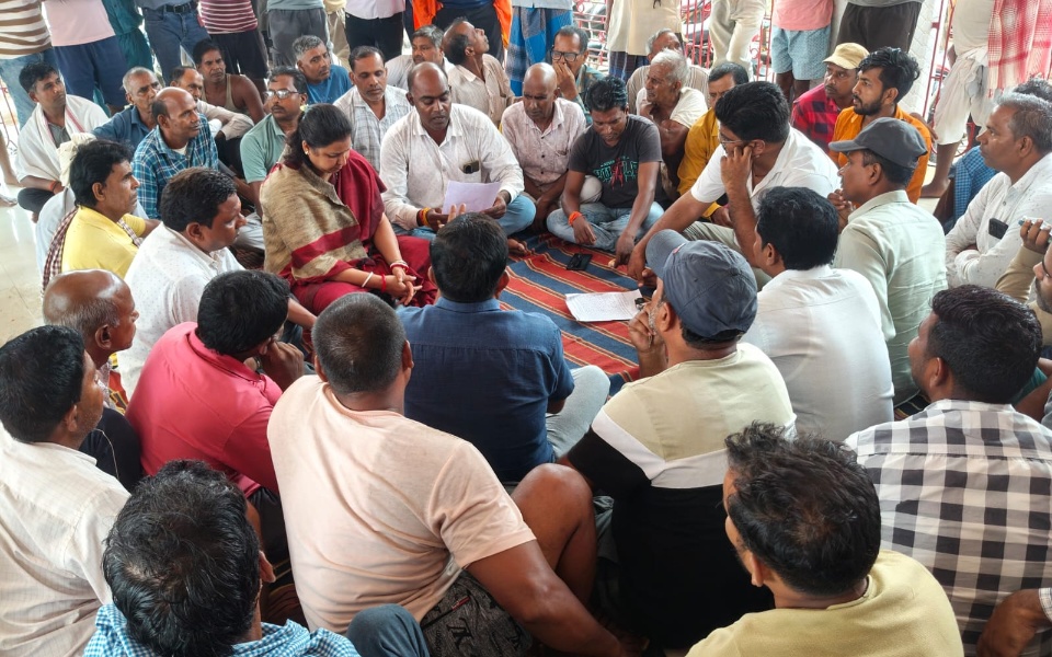 नाली विवाद का हुआ समाधान: चंडीपुर में नाली में पाइप लाइन के माध्यम से जल निकासी का लिया निर्णय